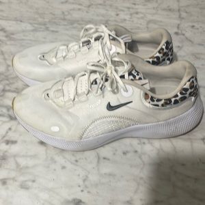 Nike React Escape Run running shoe. Women size 10